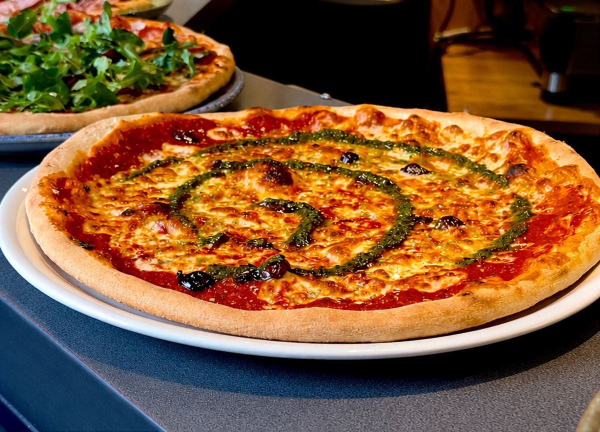Pizza sauce tomate et pesto